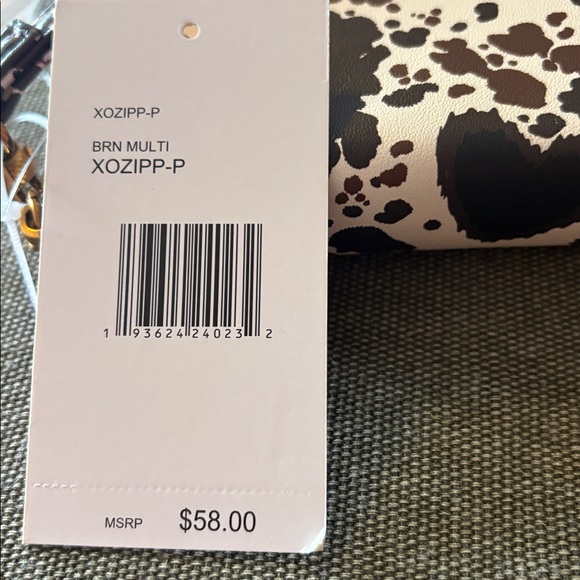 NWT Betsey Johnson Brown and cream Cow Print Wallet with wrist strap - Picture 3 of 5